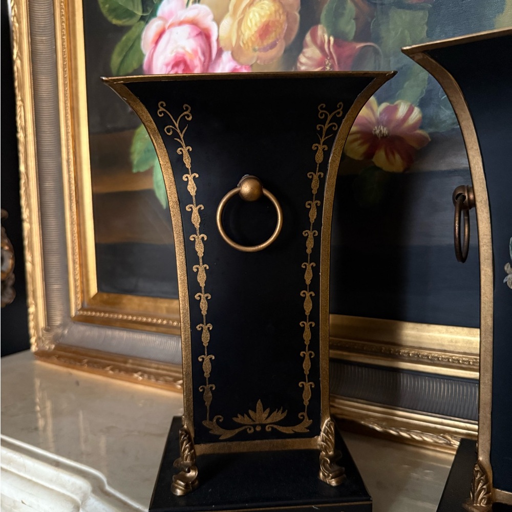Elegant Black and Gold Vases - Picture 4 of 5